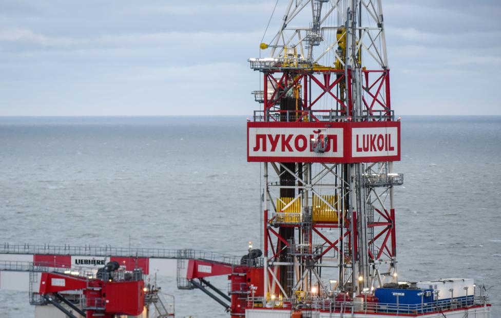 AK: ABŞ-ın "Lukoil" və "Rosneft"ə qarşı sanksiyaları AB-yə "qismən təsir göstərə" bilər