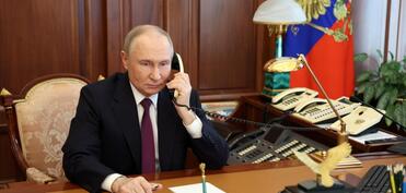 Putin beynəlxalq telefon danışığı aparır