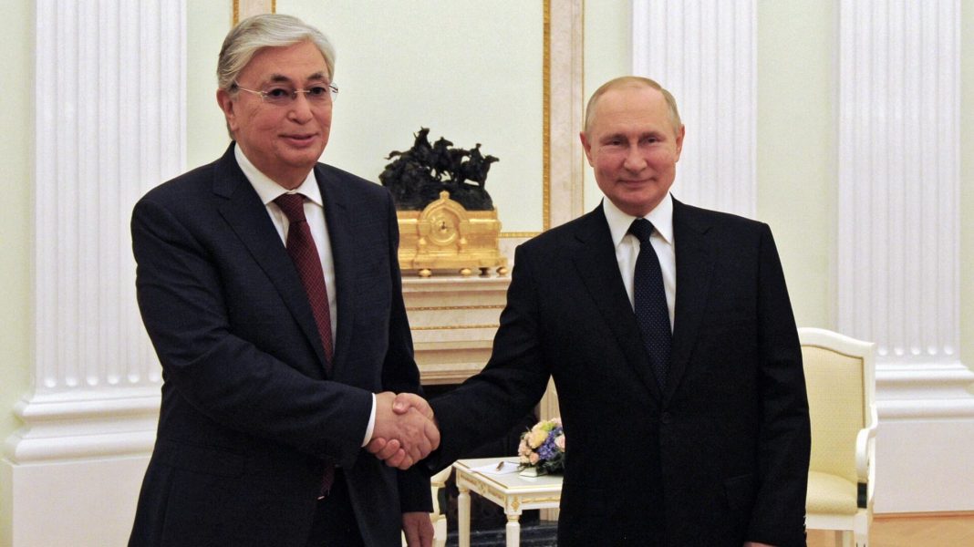 Putin Qazaxıstan Prezidenti ilə danışıb