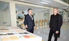 Prezident Sabirabad Sənaye Məhəlləsində toxum istehsalı müəssisəsinin fəaliyyəti ilə tanış olub