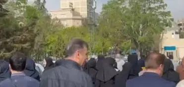 Təbriz Rifah Departamentinin işçiləri etiraz mitinqi keçiriblər