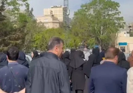Təbriz Rifah Departamentinin işçiləri etiraz mitinqi keçiriblər