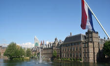 Niderland parlamentinin aşağı palatasına növbədənkənar seçkilər keçiriləcək