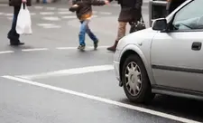 Salyanda avtomobil baba və nəvəni vurub