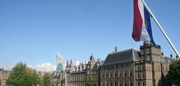 Niderland parlamentinin aşağı palatasına növbədənkənar seçkilər keçiriləcək