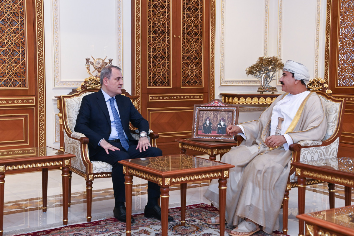 Ceyhun Bayramov Oman Kral Ofisinin naziri ilə Yaxın Şərqi müzakirə edib