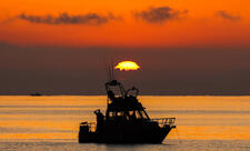 ABŞ Sakit Okeanda daha bir qayığı məhv edib