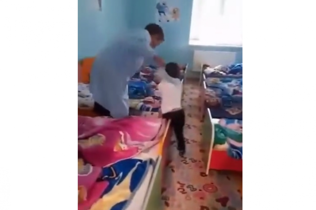 Tovuzda bağçada azyaşlını döyən dayə işdən çıxarılıb