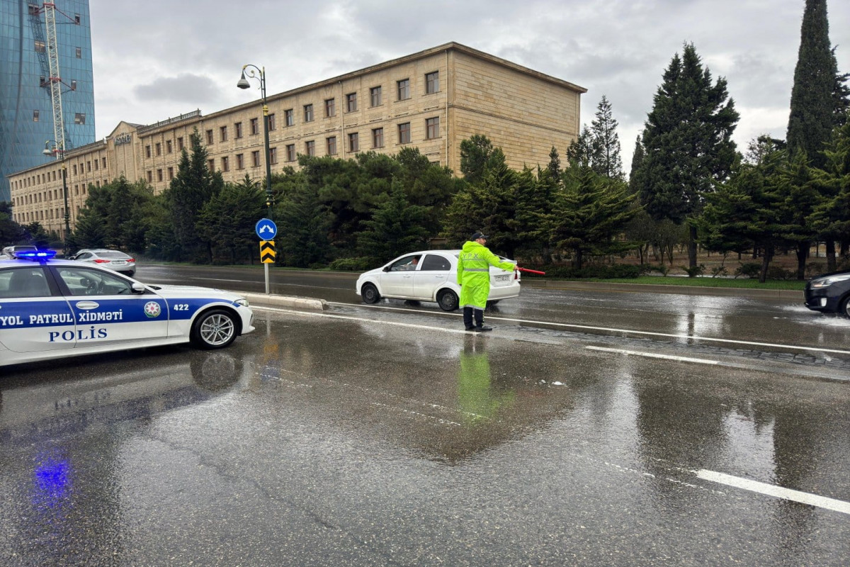 BDYPİ yağışlı hava şəraiti ilə bağlı sürücü və piyadalara müraciət edib