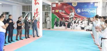 Rafael Ağayev eşitmə məhdudiyyətli karateçilərlə görüşüb