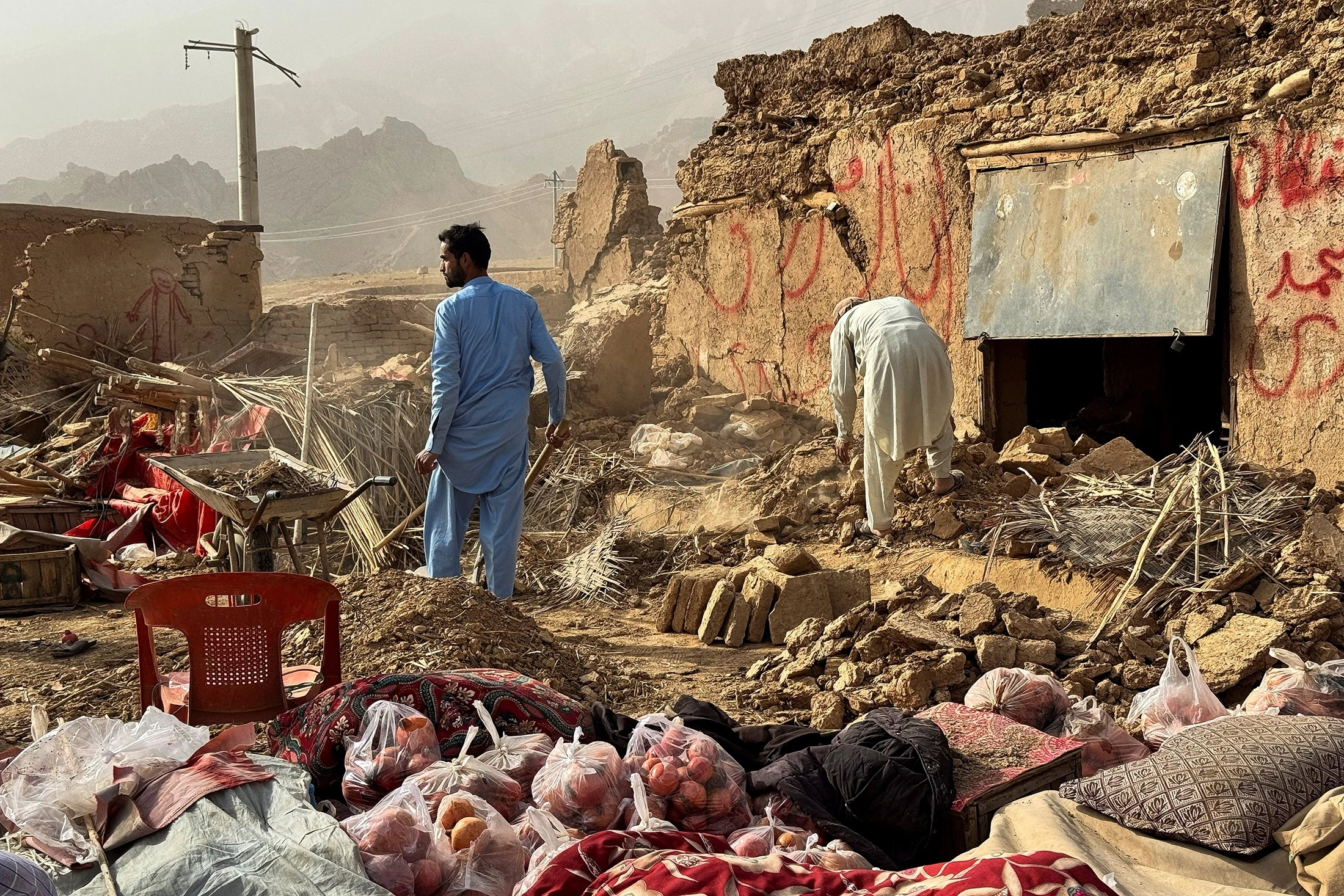 Əfqanıstanda zəlzələ nəticəsində ölənlərin sayı 860-a çatıb