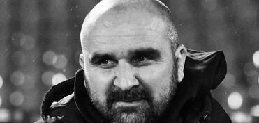 Serbiya Superliqasında “Radniçki” klubunun baş məşqçisi oyun zamanı vəfat edib