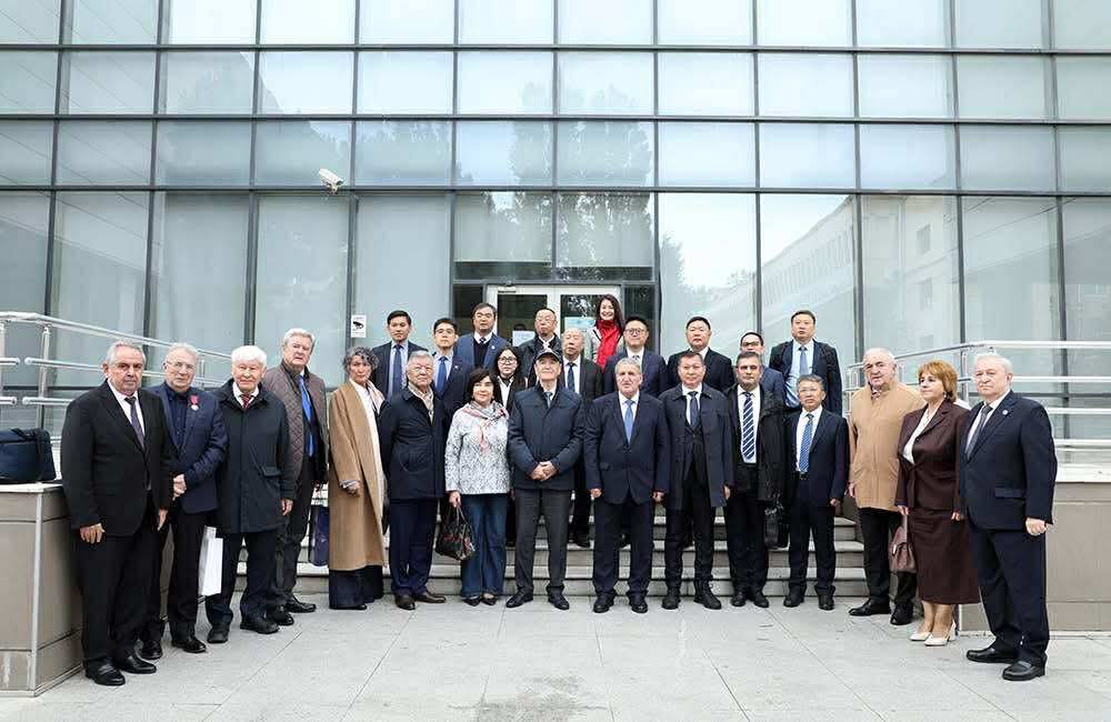 AMEA-nın 80 illik yubileyi çərçivəsində Mərkəzi Elmi Kitabxanada yeni elektron zalın açılışı olub