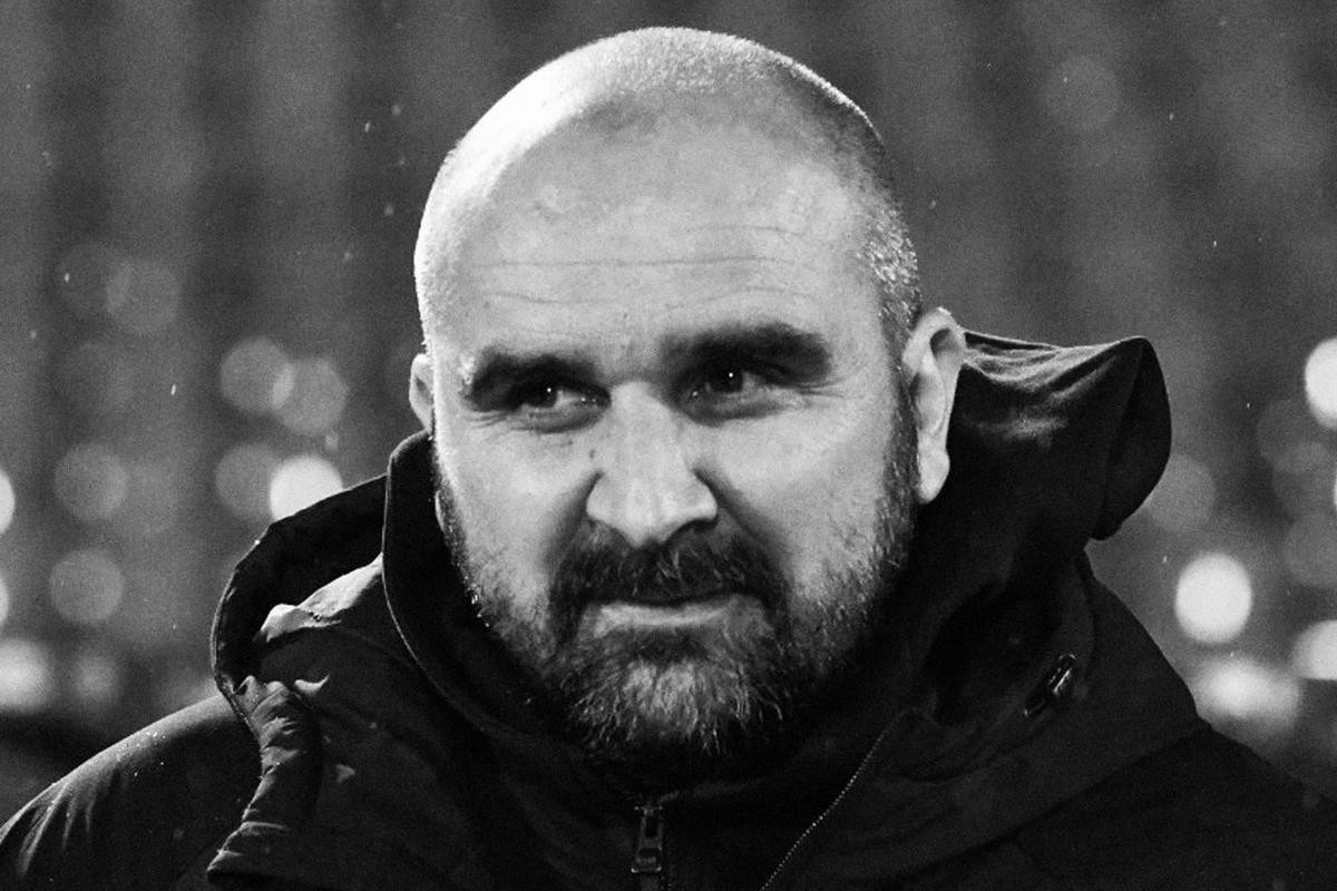 Serbiya Superliqasında “Radniçki” klubunun baş məşqçisi oyun zamanı vəfat edib