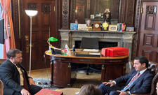 Hikmət Hacıyev Britaniyanın dövlət naziri ilə əlaqələrin genişləndirilməsini müzakirə edib