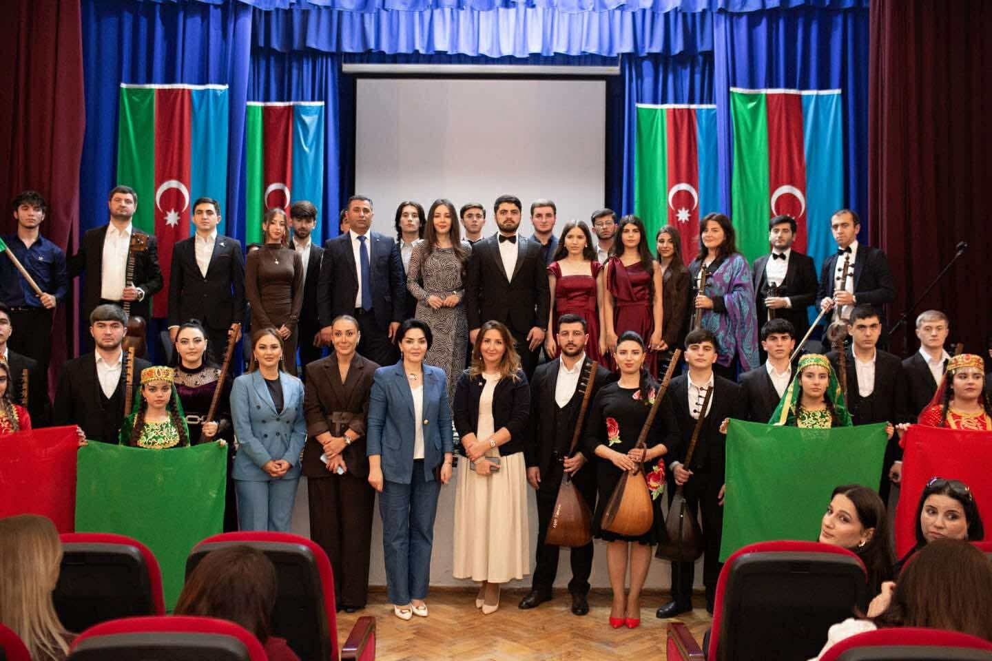 ADMİU nəzdində Humanitar Kollecdə Zəfər Gününə həsr olunmuş konsert proqramı keçirilib