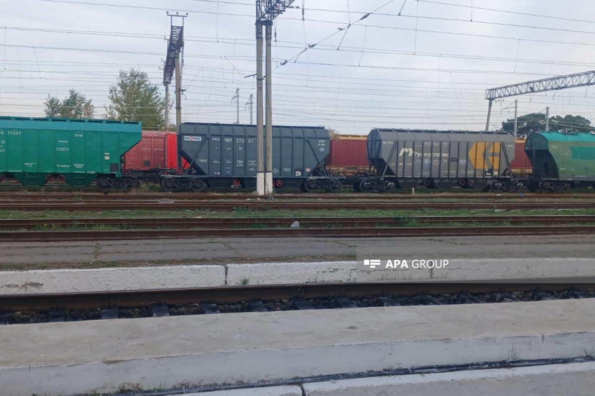 Ermənistan üçün Rusiya taxılı ilə yüklənmiş qatar Azərbaycandan Gürcüstana yola salınır - FOTO