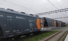 Qazaxıstan taxılı ilə yüklənmiş qatar Azərbaycandan Ermənistana yola salınır - FOTO