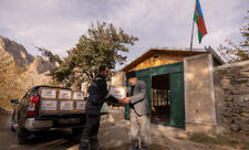 “AzerGold” Naxçıvanda aztəminatlı ailələrə bayram sovqatı təqdim edib