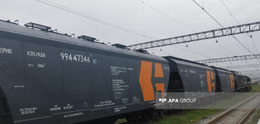 Qazaxıstan taxılı ilə yüklənmiş qatar Azərbaycandan Ermənistana yola salınır - FOTO