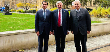 Hikmət Hacıyev Britaniyanın Azərbaycan üzrə ticarət elçisi ilə görüşüb