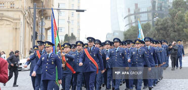 Bakıda Zəfər Günü münasibətilə hərbçilərin yürüşü keçirilib - FOTO - YENİLƏNİB