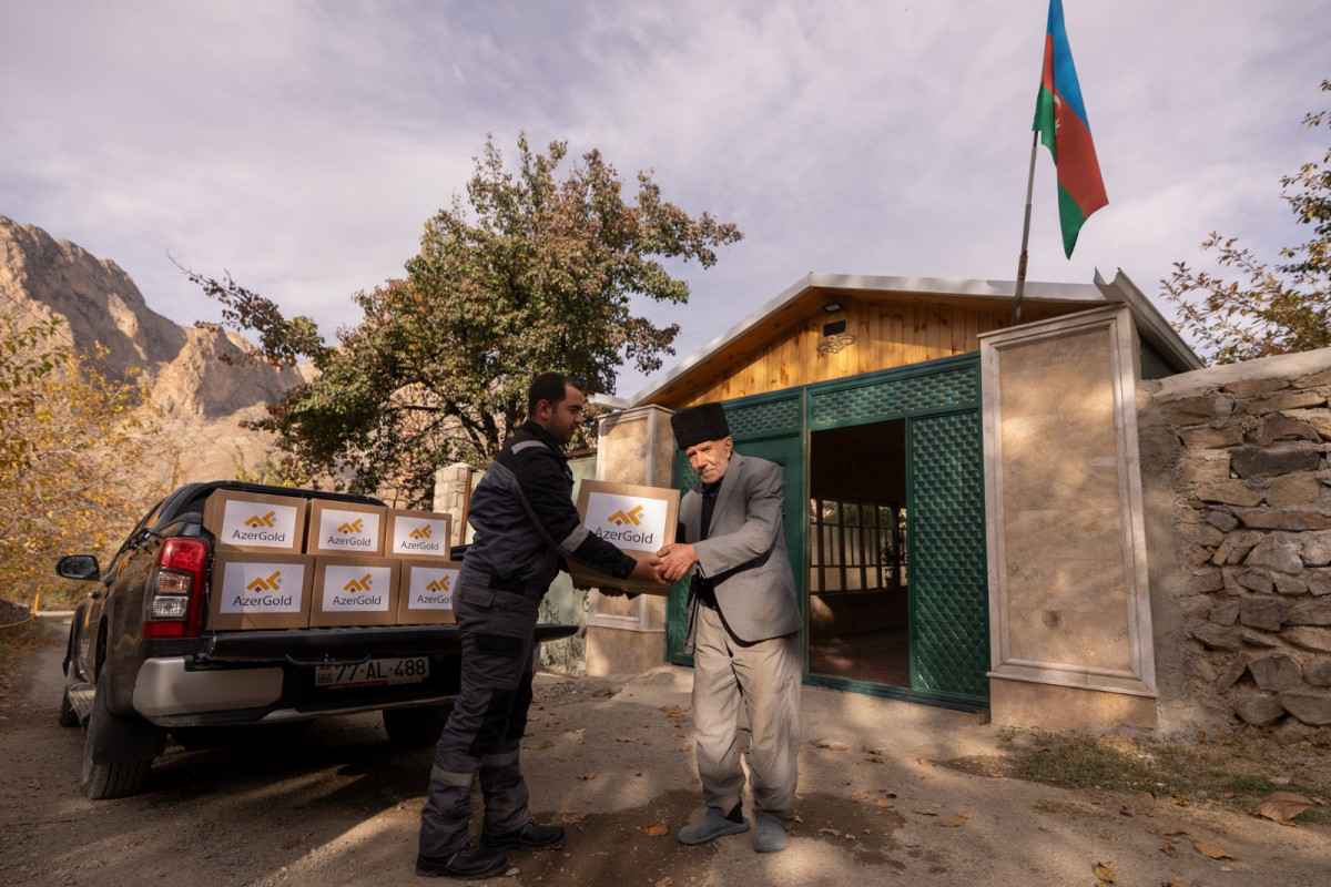 “AzerGold” Naxçıvanda aztəminatlı ailələrə bayram sovqatı təqdim edib