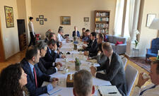 Hikmət Hacıyev NATO nümayəndə heyəti ilə sülh gündəliyini müzakirə edib