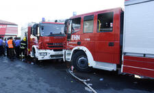 Bakıda yaşayış binasının qarajında maşın yanıb, iki nəfər tüstüdən zəhərlənib