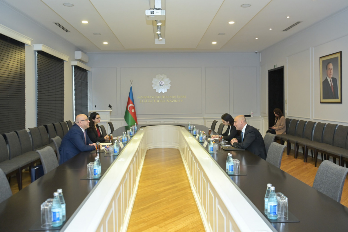 Emin Əmrullayev Fələstin səfiri ilə görüşüb