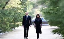 Prezident və birinci xanım Ulu Öndər Heydər Əliyevin məzarını ziyarət ediblər  - FOTO