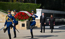 Prezident İlham Əliyev və Mehriban Əliyeva Şəhidlər xiyabanını ziyarət ediblər  - FOTO