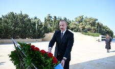 Prezident İlham Əliyev və Mehriban Əliyeva Şəhidlər xiyabanını ziyarət ediblər - FOTO