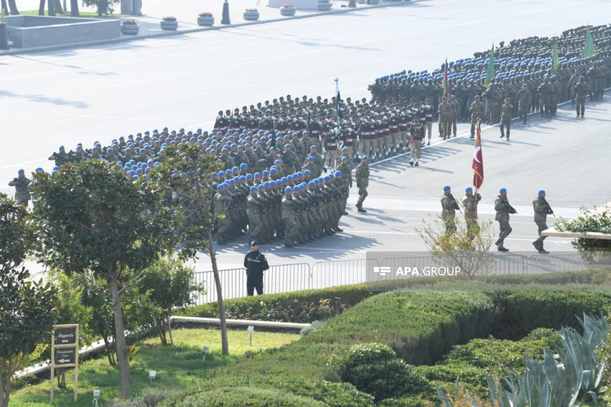 Türkiyə və Pakistan hərbçiləri Bakıda Hərbi paradda keçid edib - FOTO