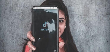 Malidə “TikTok” paylaşımlarına görə gənc qadın edam edilib