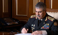 Müdafiə naziri Zakir Həsənov Türkiyə tərəfinə başsağlığı verib