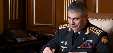 Müdafiə naziri Zakir Həsənov Türkiyə tərəfinə başsağlığı verib