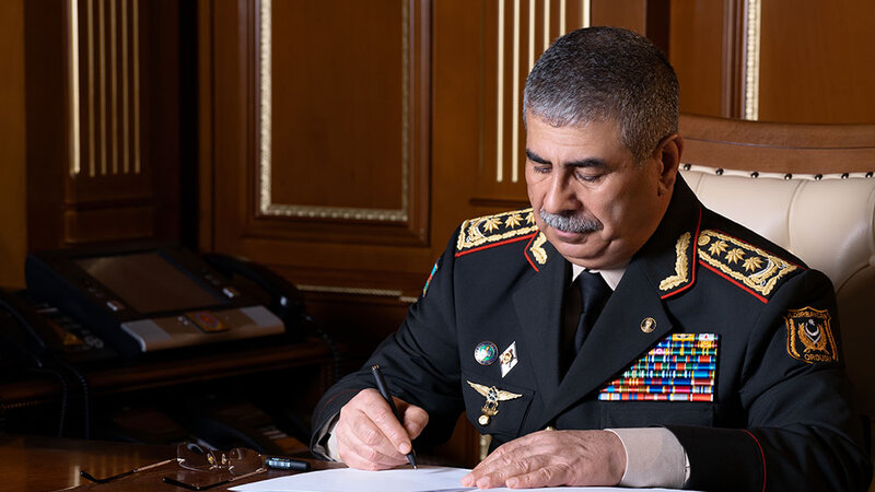 Müdafiə naziri Zakir Həsənov Türkiyə tərəfinə başsağlığı verib