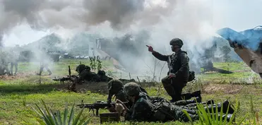 Tayland əsgərləri Kamboca mülki əhalisinə atəş açıblar