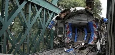 Sərnişin qatarı relsdən çıxıb: 19 nəfər xəsarət alıb