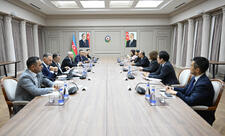 Əli Əsədov AİB prezidenti ilə görüşüb, infrastruktur layihələri müzakirə olunub