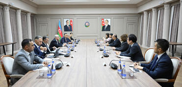 Əli Əsədov AİB prezidenti ilə görüşüb, infrastruktur layihələri müzakirə olunub