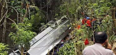 İndoneziyada yol qəzasında 5 çinli turist ölüb