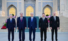 Prezident İlham Əliyev Daşkənddə İslam Sivilizasiyası Mərkəzi ilə tanış olub