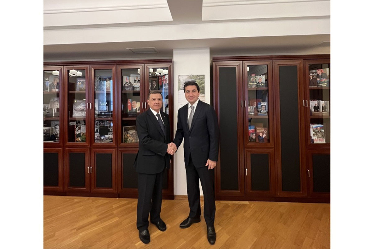 Hikmət Hacıyev Türkmənistan səfiri ilə görüşüb