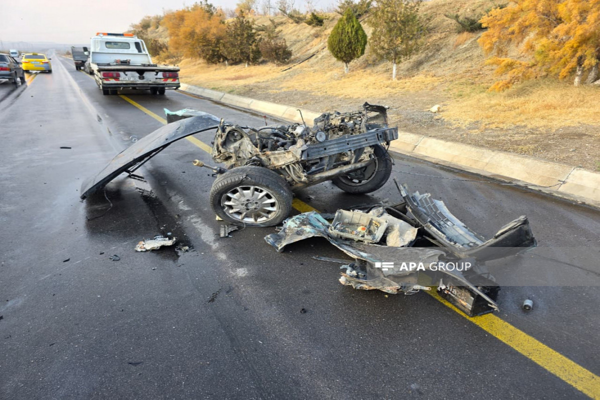 Naxçıvanda minik avtomobilləri toqquşub, 2 nəfər xəsarət alıb - FOTO - VİDEO