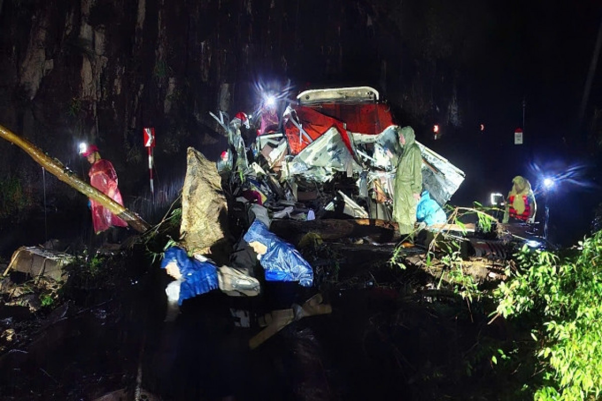 Vyetnamda torpaq sürüşməsi nəticəsində 6 nəfər ölüb