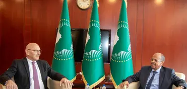 Elçin Əmirbəyov Afrika İttifaqı Komissiyasının sədri Mahmud Əli Yusuf ilə görüşüb