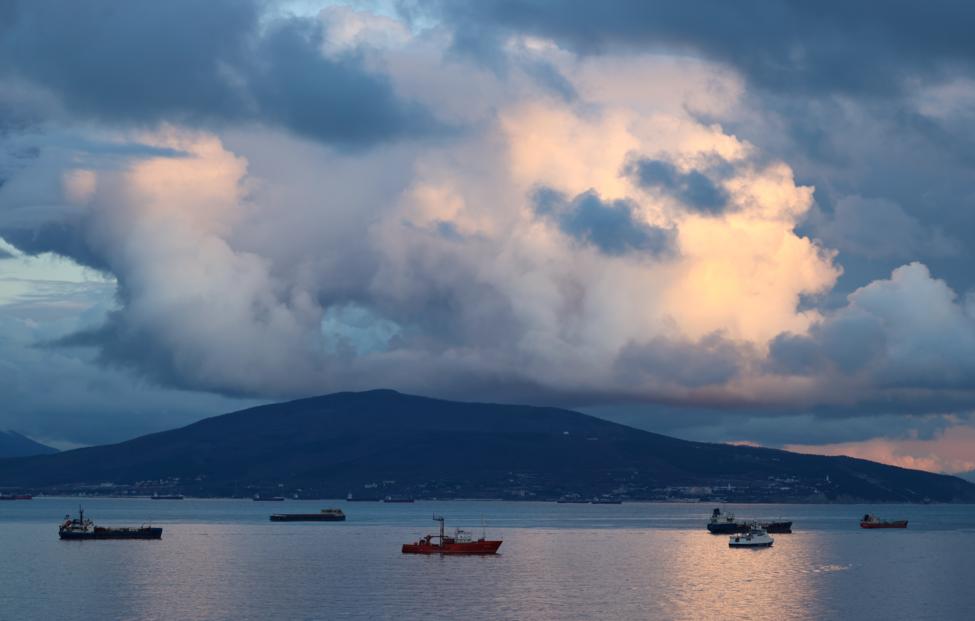 Aİ Rusiya neftini daşıyan tankerlərə qarşı yeni sanksiyaları müzakirə edəcək