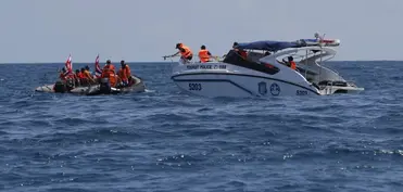 Taylandda turistləri daşıyan gəmi açıq dənizdə gövdə zədəsi alıb